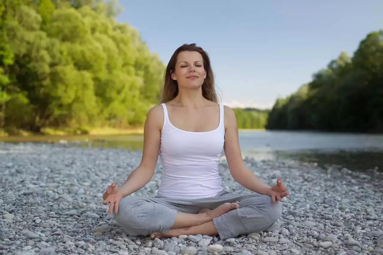 Come praticare lo yoga può aumentare la flessibilità
